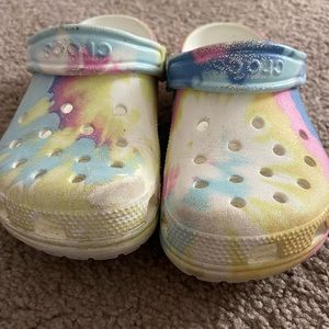Tie dye girls crocs